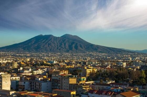 6 Days from Naples: Pompeii, Mount Vesuvius, Amalfi Coast, Sorrento, Positano & Capri Island